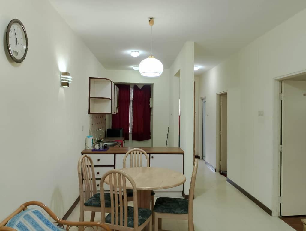 Home Stay Bayu Emas Appartment, Batu Ferringhi Eksteriør bilde